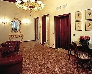 Piccola Fenice Отель