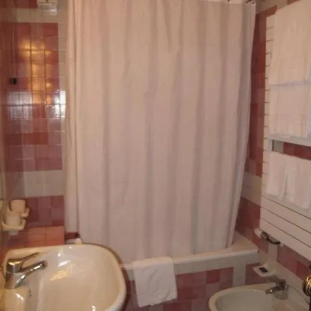 Piccola Fenice מלון 3*