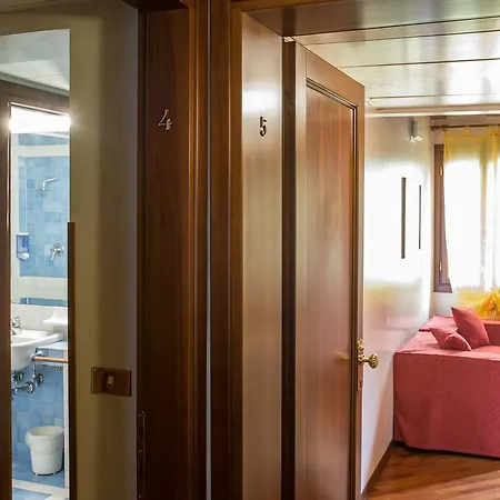 Piccola Fenice מלון 3*