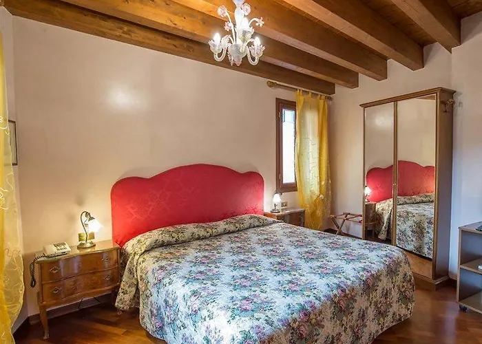 Отель Piccola Fenice Венеция